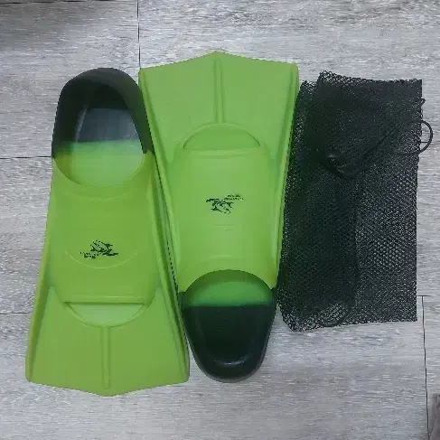 فین شنای قدرتی مارک کلونزا سایز مدیوم|غواصی و ورزش‌های آبی|اصفهان, باغ دریاچه|دیوار