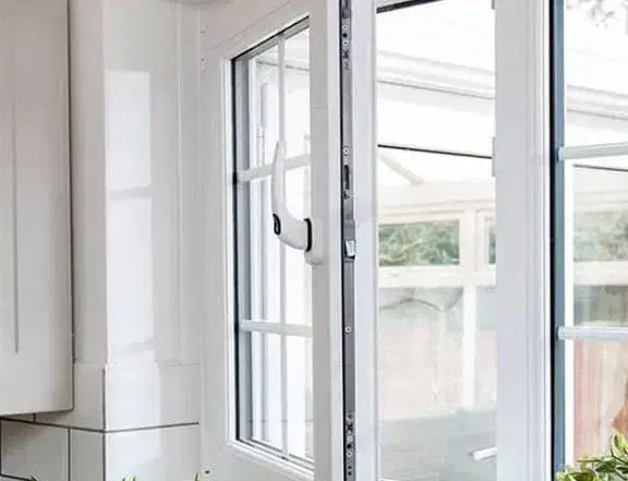 تولید انواع درب و پنجره UPVC و توری پلیسه ریلی|مصالح و تجهیزات ساختمان|سامان, |دیوار