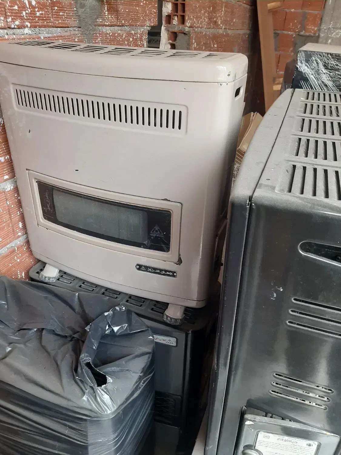 چند عدد بخاری گازی|بخاری، هیتر، شومینه|آمل, |دیوار