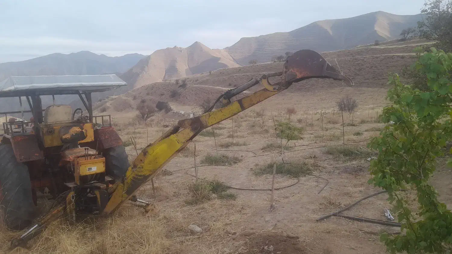 بیل بهکویی پشت تراکتوری فرگوسن رومانی|ماشینآلات صنعتی|سیه رود, |دیوار