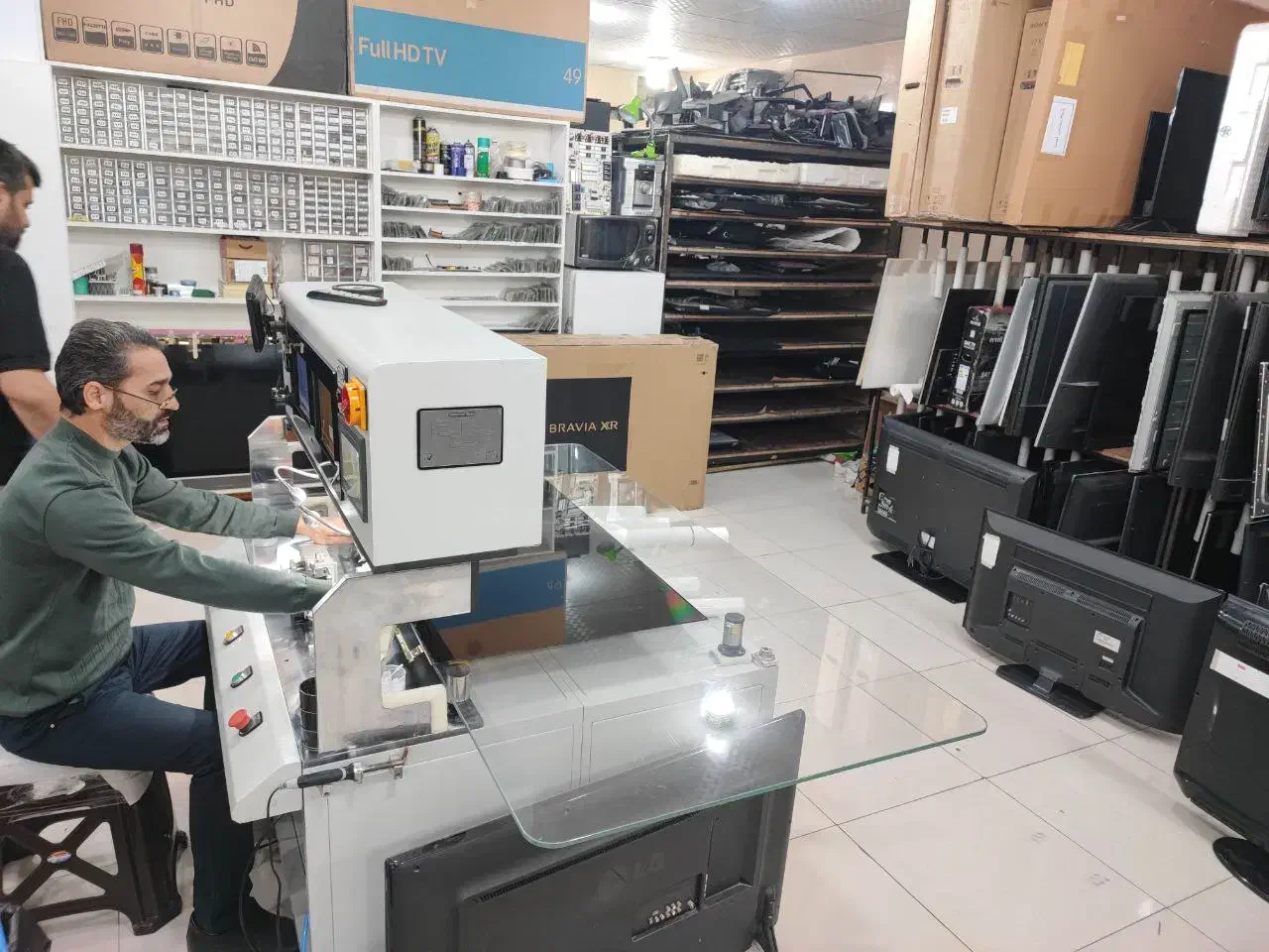 خریدار انواع تلویزیون شکسته و خراب|تلویزیون و پروژکتور|قم, نخودی|دیوار