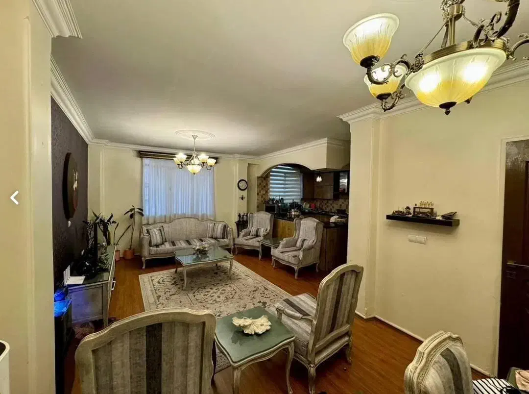 79 متر / سالن پرده خور و قابل چیدمان