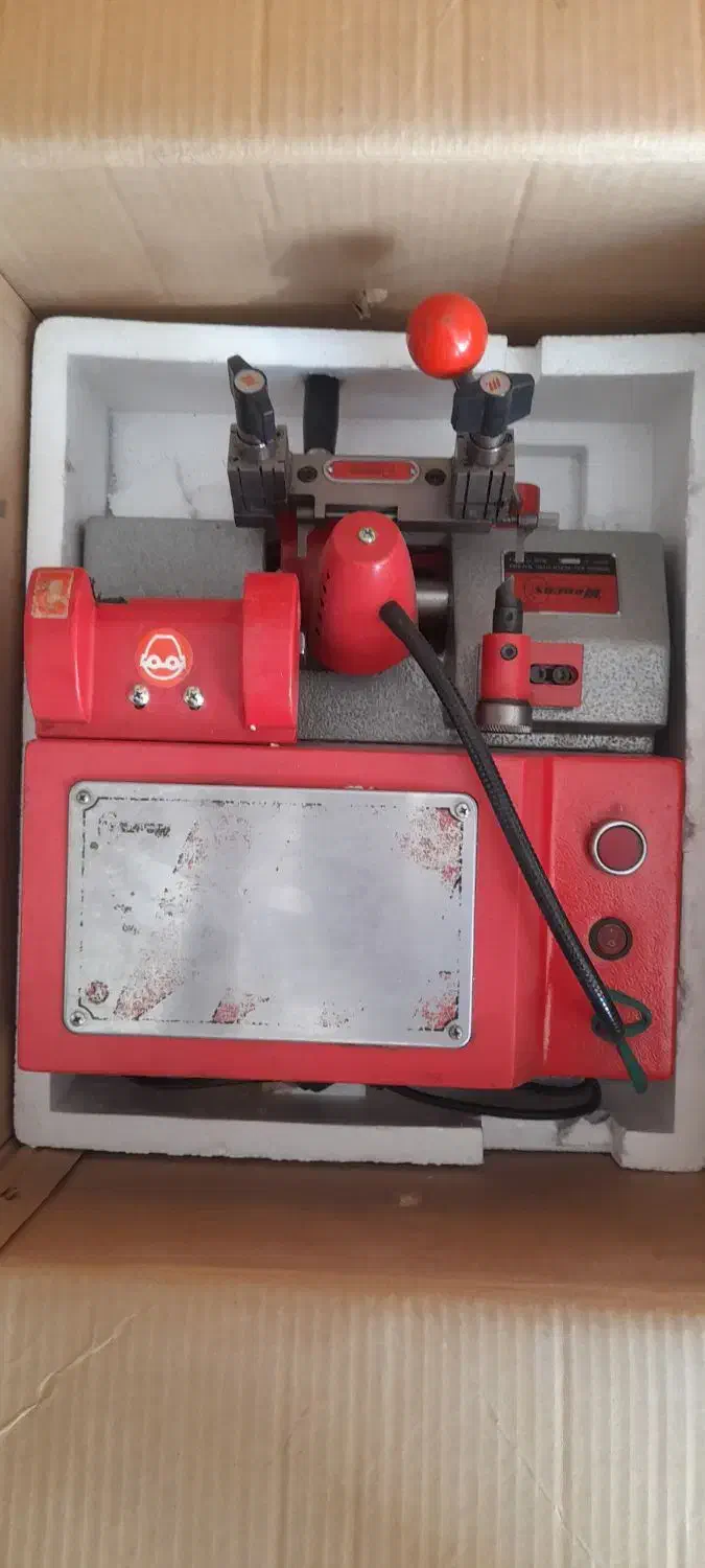 دستگاه کلیدسازی مدرن کم کار|ابزارآلات|فلاورجان, |دیوار