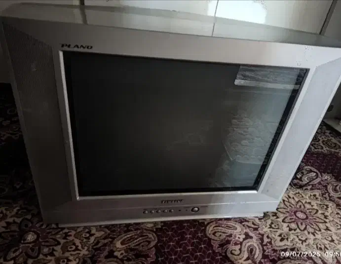 ۲۱اینچ صفحه تخت سالم با دستگاه دیجیتال|تلویزیون و پروژکتور|تبریز, |دیوار