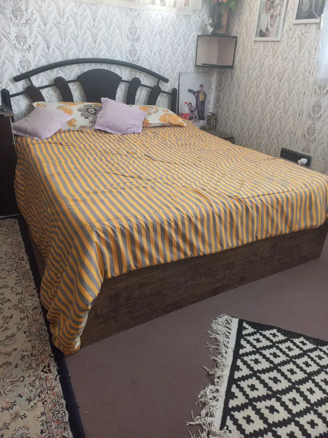 تخت دو نفره با پا تختی و میزکامپیوتر یا اداری بزرگ|تخت و سرویس خواب|بیرجند, |دیوار