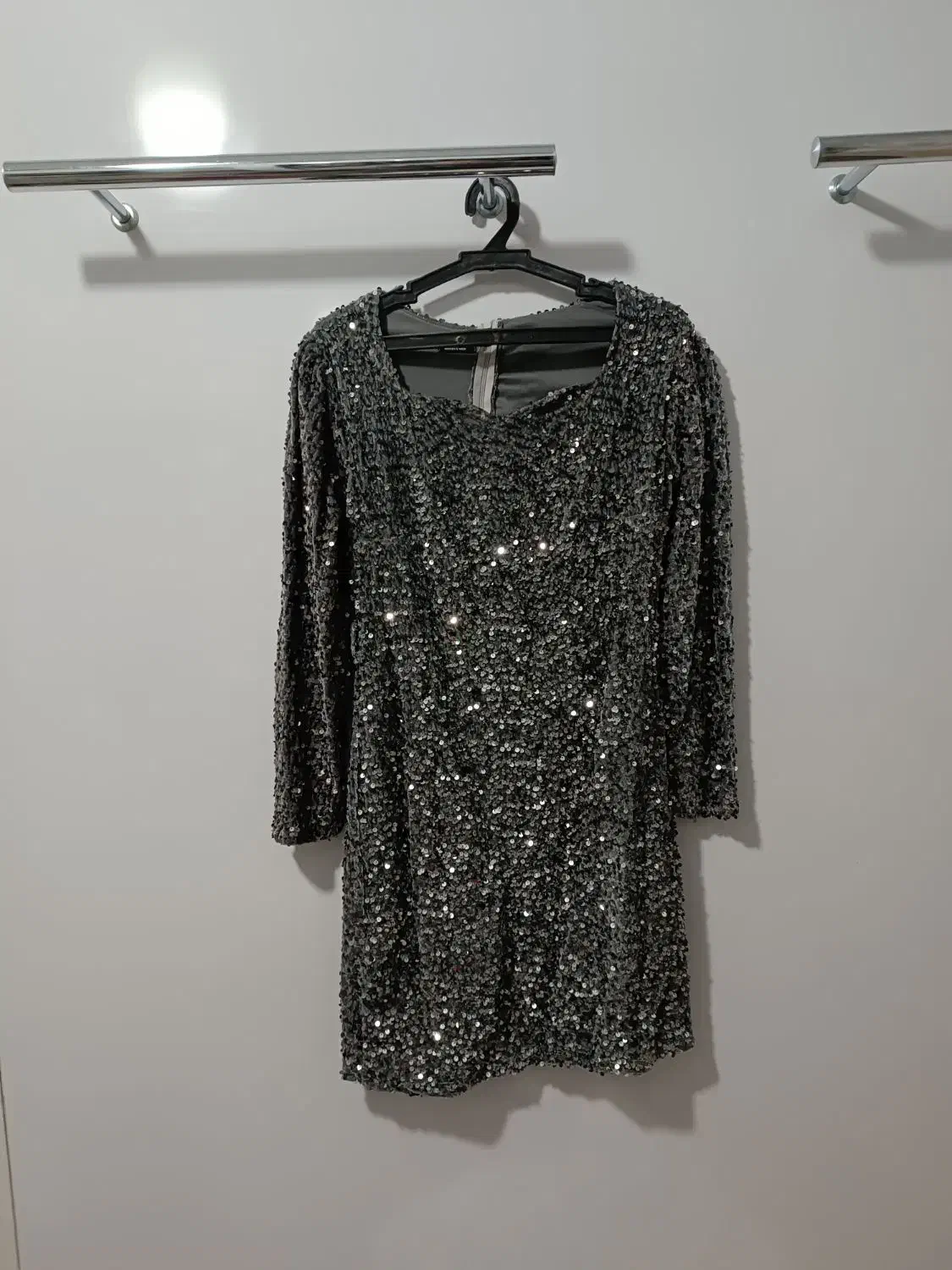 لباس نو|لباس|بهارستان, |دیوار