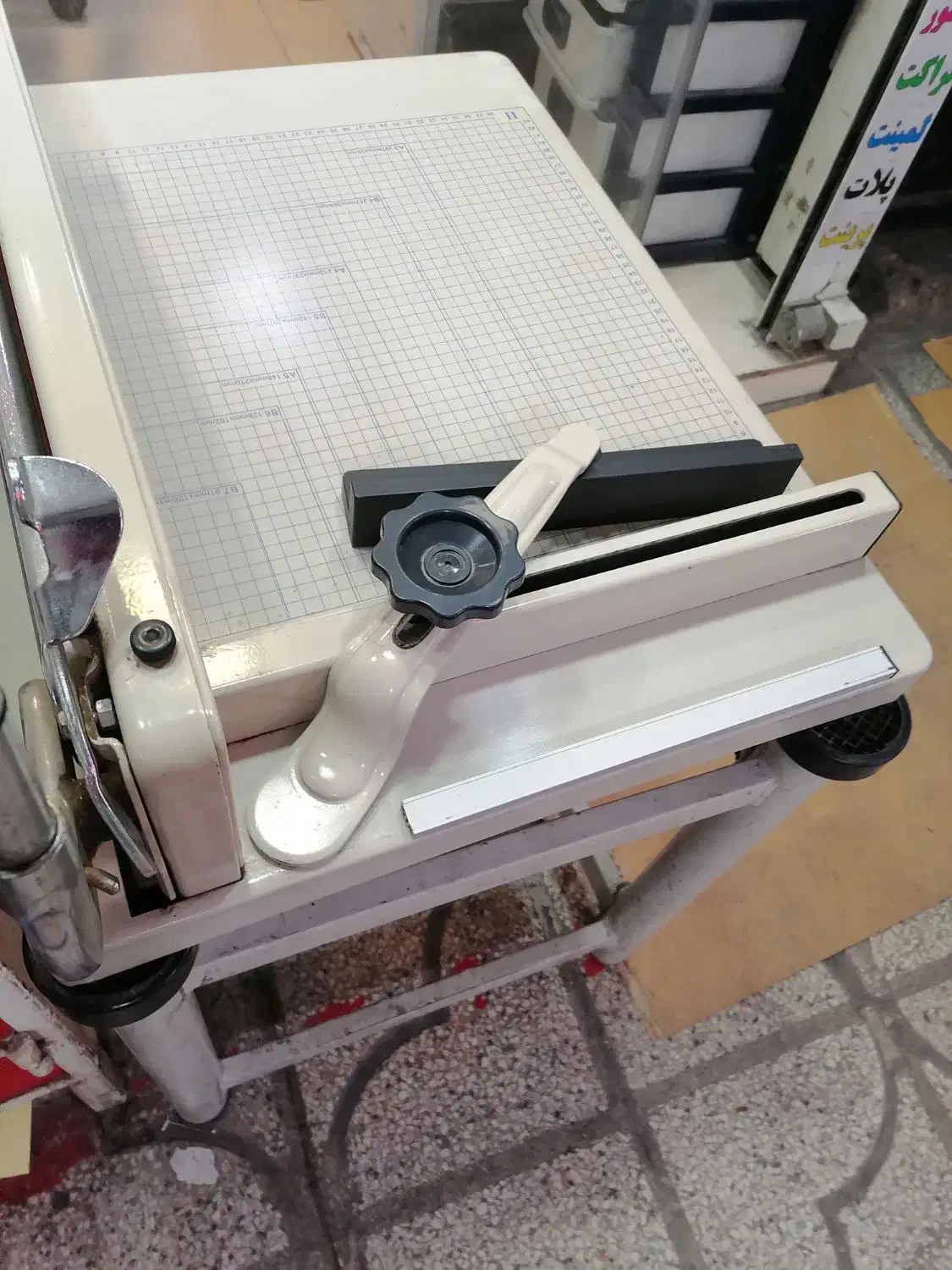 برش کتاب و کاغذ|لوازم التحریر|شیراز, پارک آزادی|دیوار