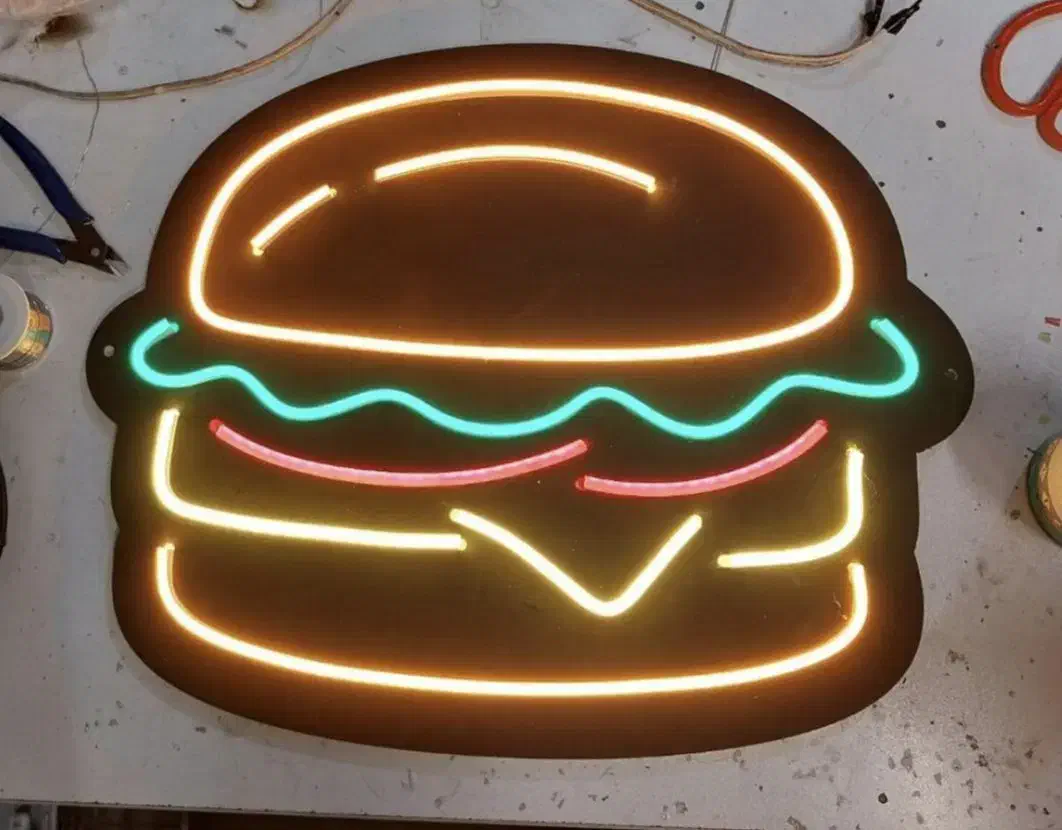تابلو نئون همبرگر برای فست فود|ریسه و چراغ تزئینی|ارومیه, |دیوار