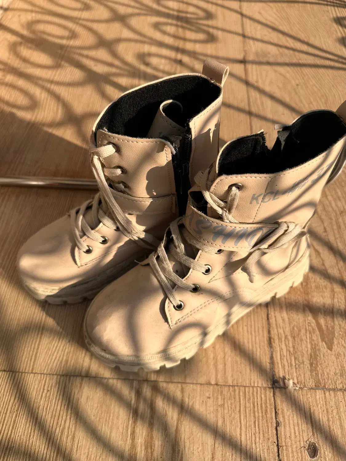 بوت اسپرت|کفش و لباس بچه|پاکدشت, پاکدشت (مامازند)|دیوار