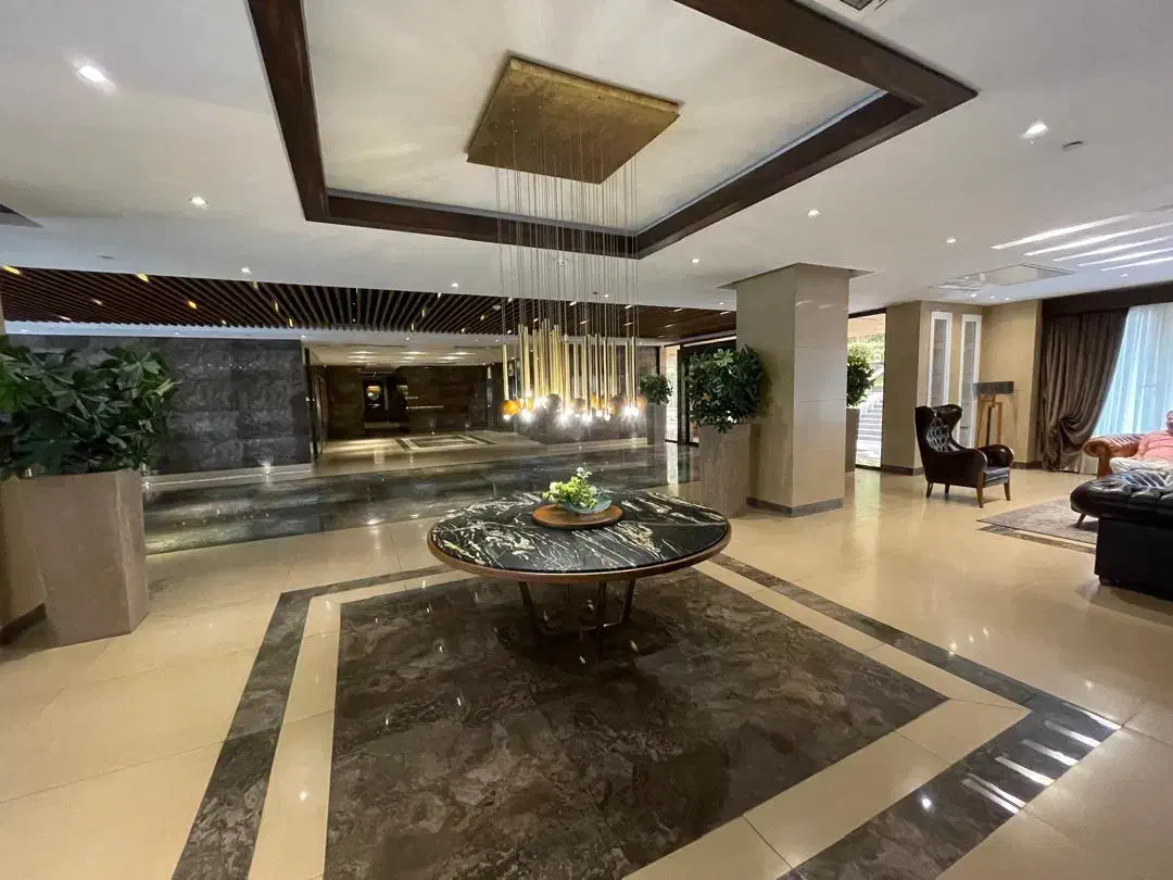 112متر تراس بزرگ باغ بهشت سعادت آباد