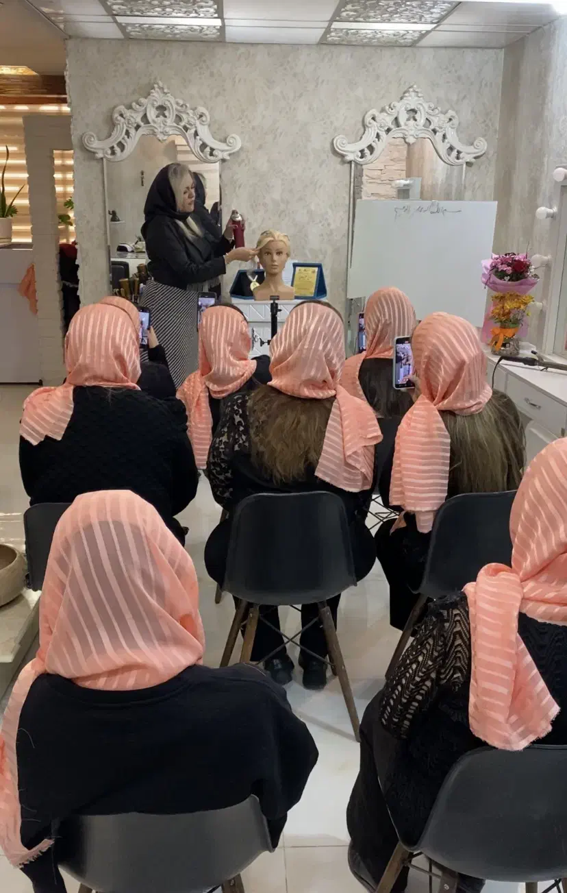 آموزشگاه آرایشگری آرایش و پیرایش با مدرک تضمینی|خدمات آرایشگری و زیبایی|کرج, گوهردشت|دیوار