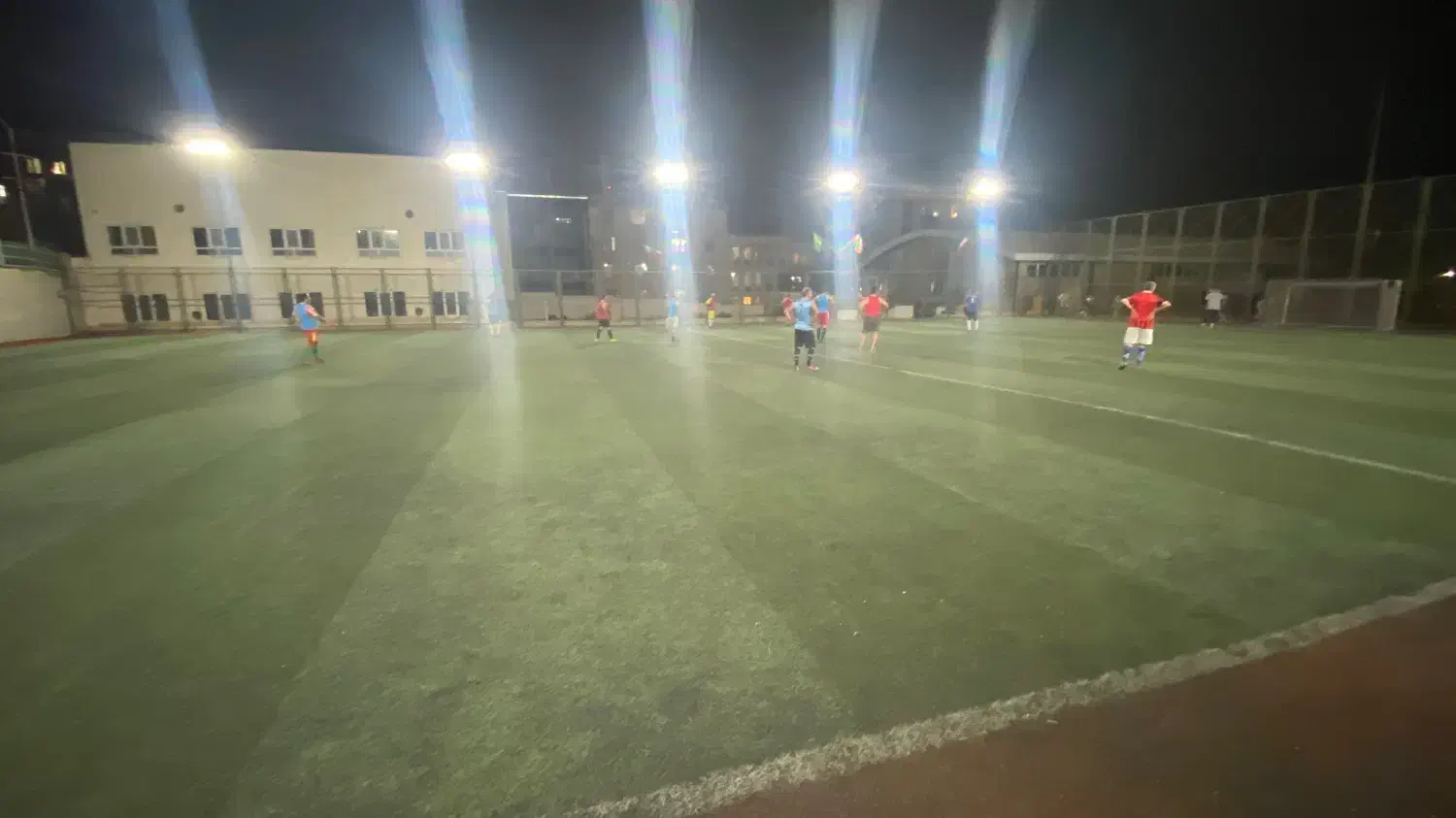 جمعه های فوتبالی در عظیمیه.(چمن هنرستان بهشتی).|ورزش‌های توپی|کرج, عظیمیه|دیوار