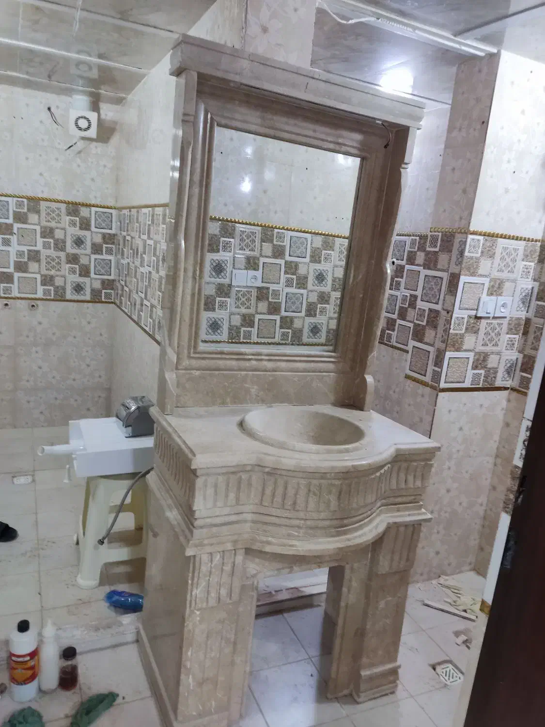 روشویی و آینه تمام سنگ نما|لوازم سرویس بهداشتی|خرم‌آباد, |دیوار