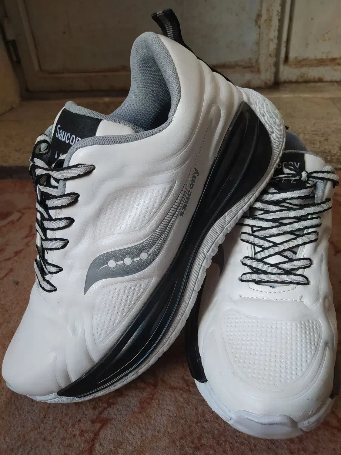 کفش|کیف، کفش، کمربند|کاشان, طالقانی|دیوار