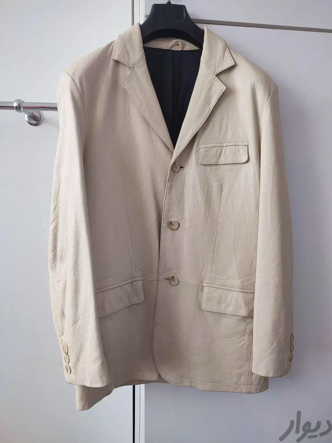 کت چرم|لباس|رشت, گلسار|دیوار