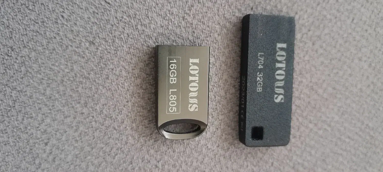 دوتا فلش فلزی ۱۶و۳۲گیگ|لوازم جانبی موبایل و تبلت|سنندج, |دیوار