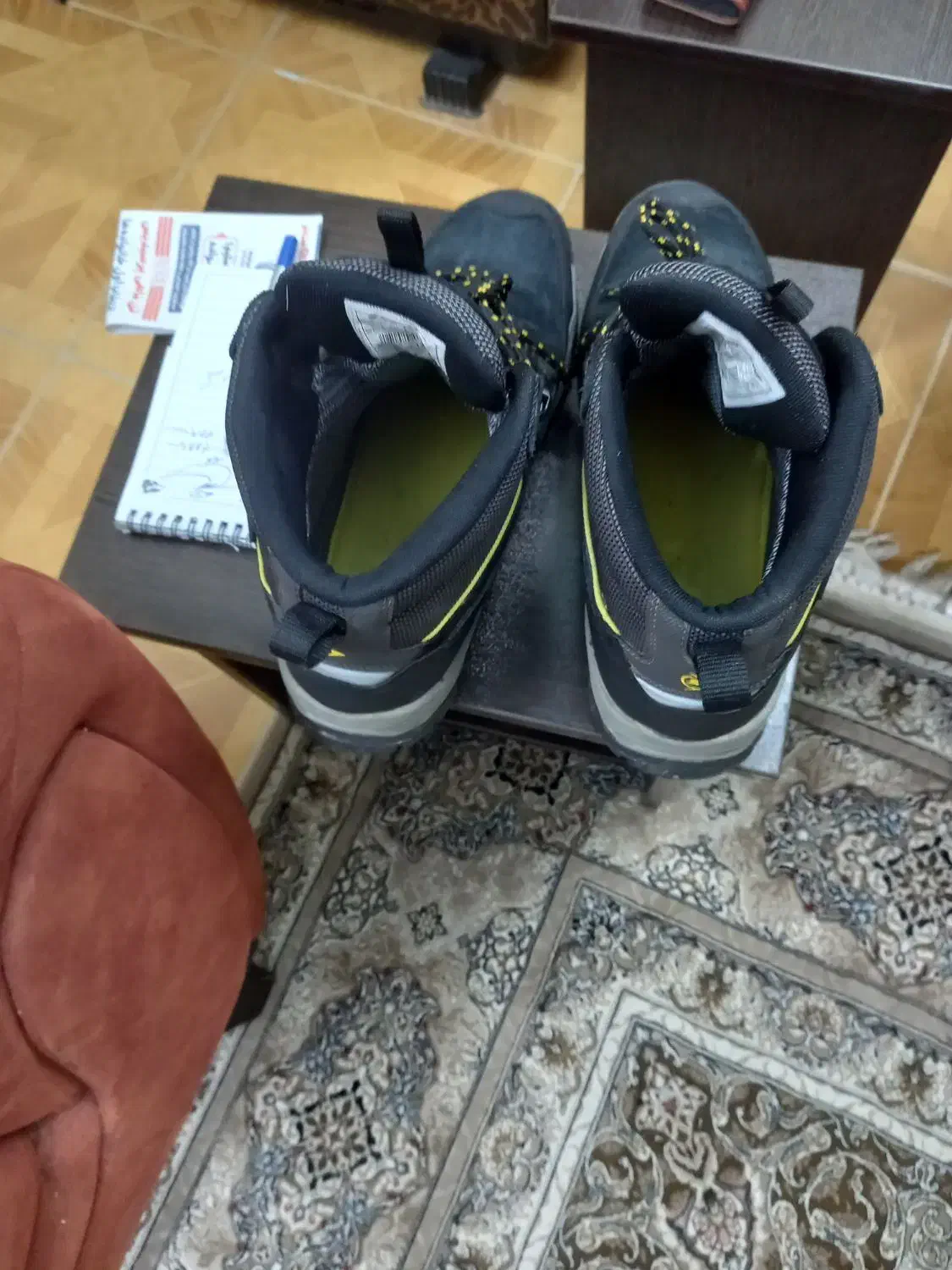 کفش کوه نوردی دانلوپ انگلیس|کیف، کفش، کمربند|لاهیجان, بوجایه|دیوار