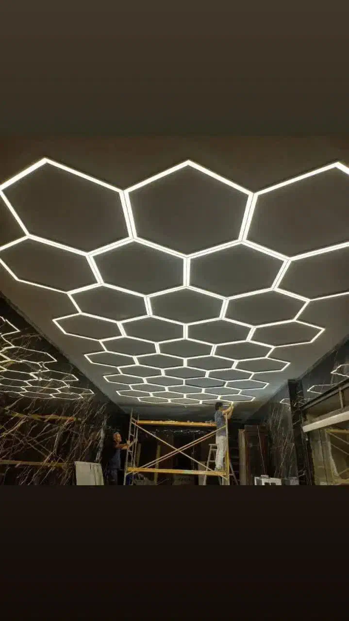 چراغ لاین|لامپ و چراغ|قم, چهل درخت‎|دیوار