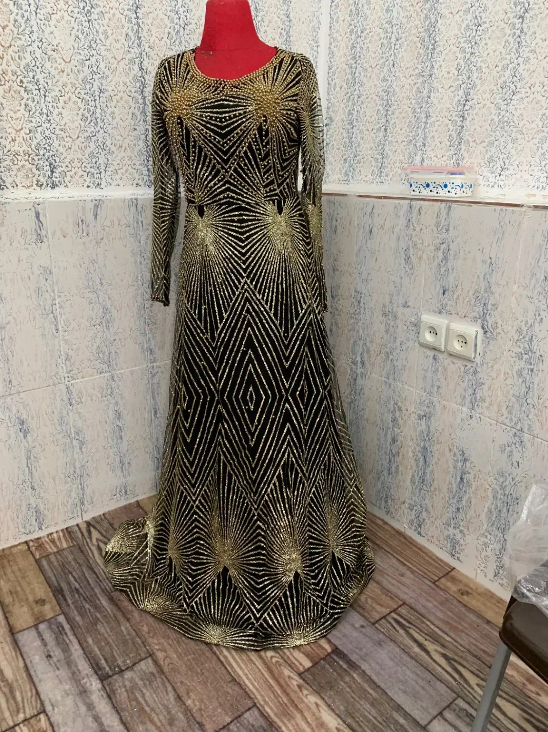 پیراهن مجلسی در حد نو فقط یک بار پوشیده شده|لباس|آستارا, |دیوار