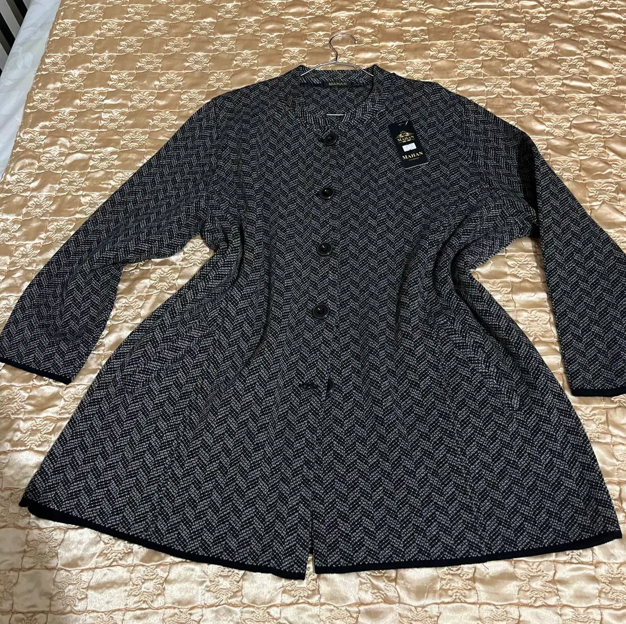 کت بافت (پلیور)|لباس|ری, جوانمرد قصاب|دیوار