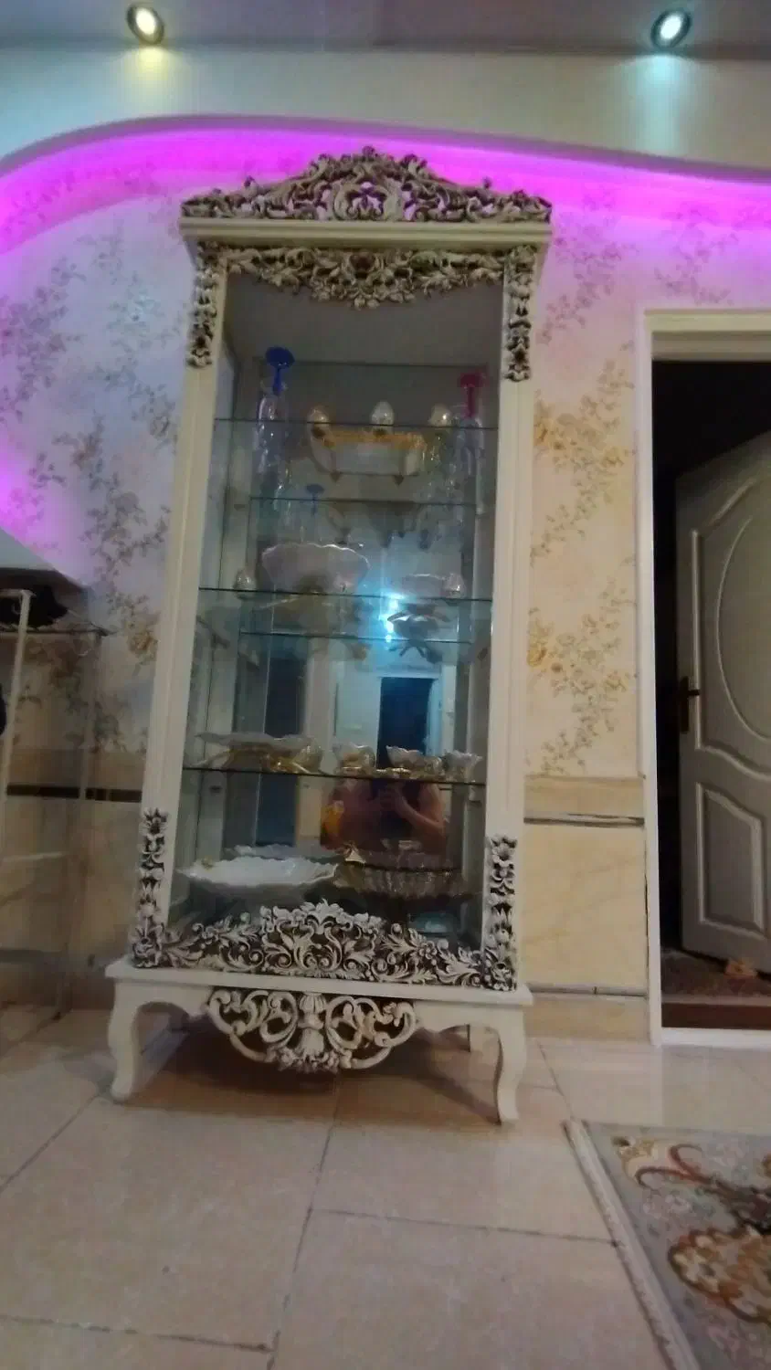 ویترین چیدمان|بوفه، ویترین، کنسول|رشت, آزادگان|دیوار