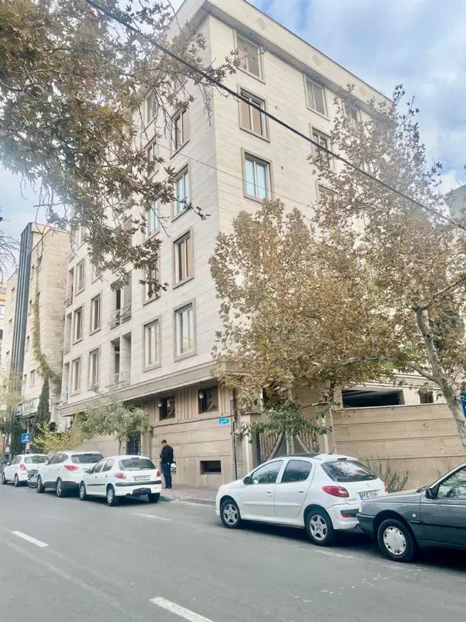 ۷۴ متر آپارتمان / ۲ خواب / سه جهت نور / میرداماد