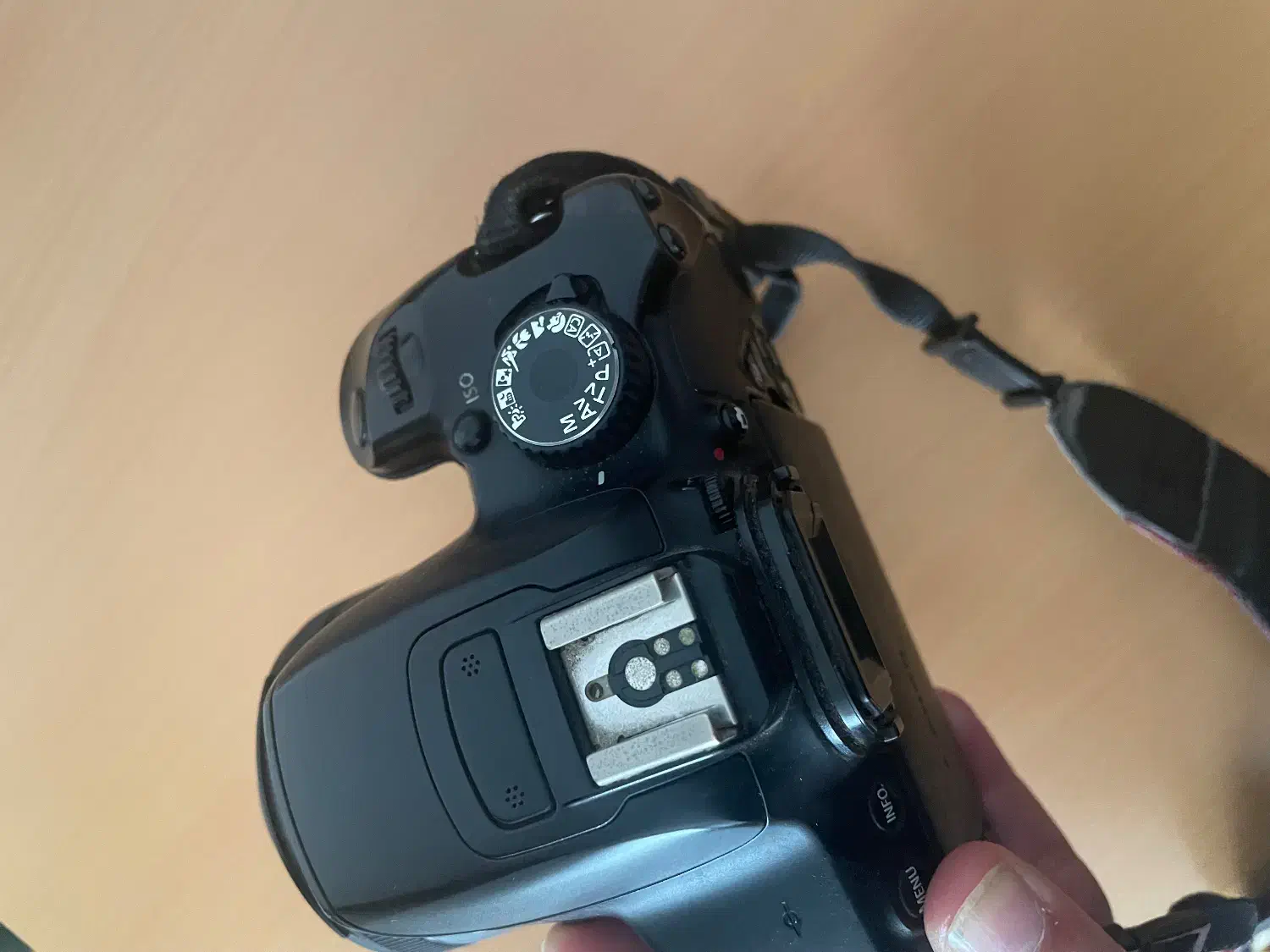 ۶۵۰ دی کانن لنز ۵۰|دوربین عکاسی و فیلم‌برداری|رشت, سعدی (تختی)|دیوار