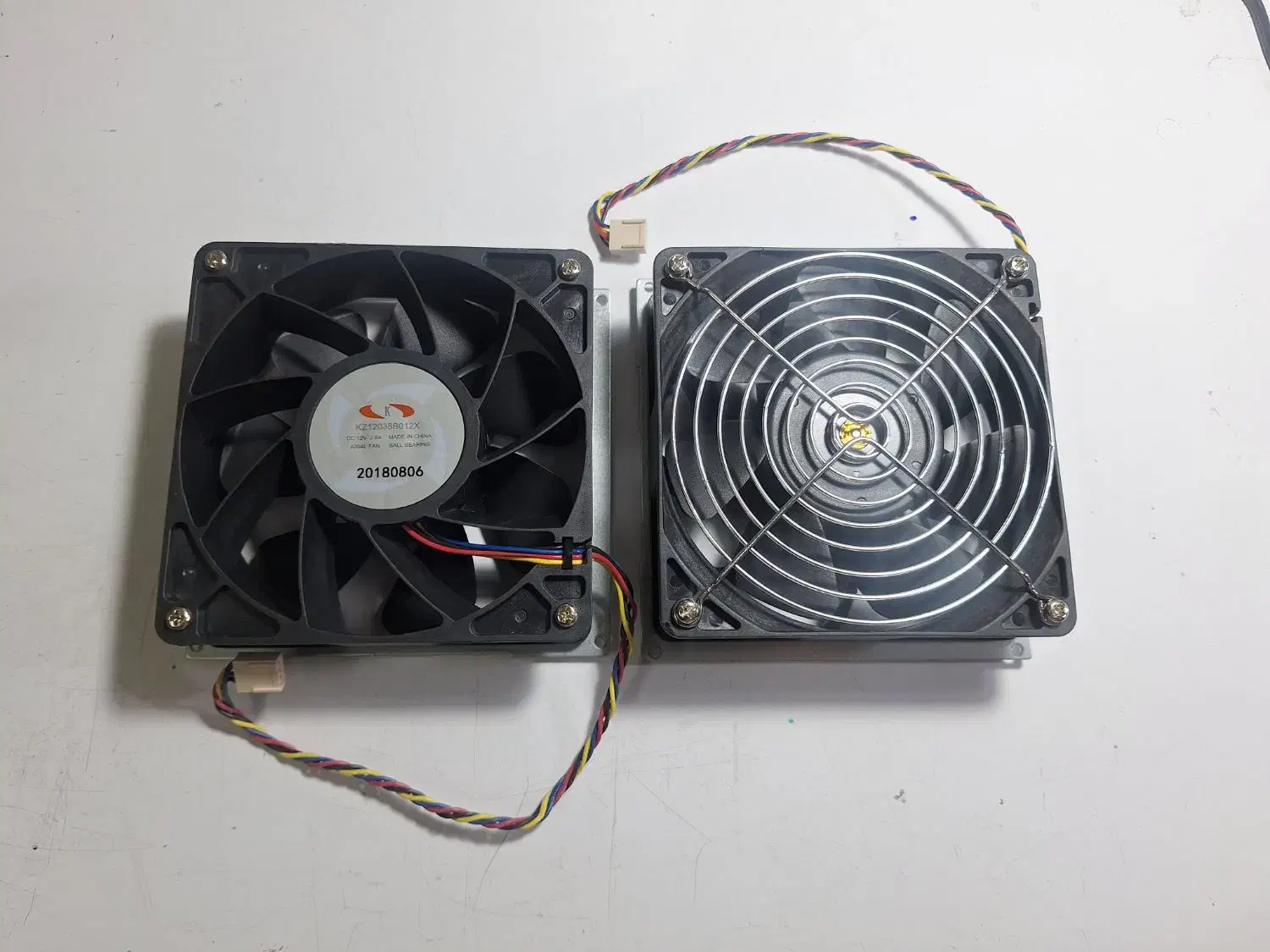 فن ۱۲ ولت ۱۲ سانتی آکبند قدرتمند فن ماینر|قطعات و لوازم جانبی رایانه|شیراز, اصلاحنژاد|دیوار