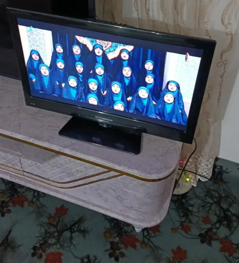 تلویزیون ۲۴اینچ LED سالم|تلویزیون و پروژکتور|ماهدشت, |دیوار