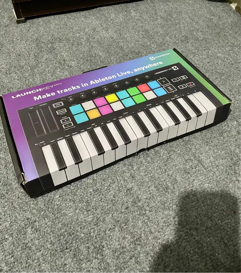 میدی کیبورد کنترلر novation launchkey mini mk3|پیانو، کیبورد، آکاردئون|اصفهان, شاهزید|دیوار
