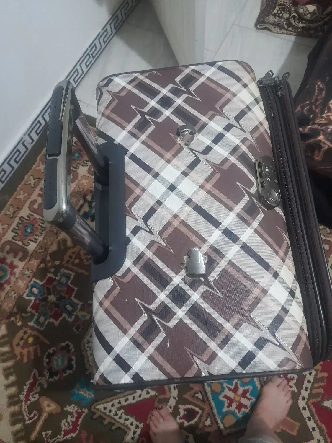 چمدان بزرگ دسته بلند|کیف، کفش، کمربند|رشت, گیل|دیوار