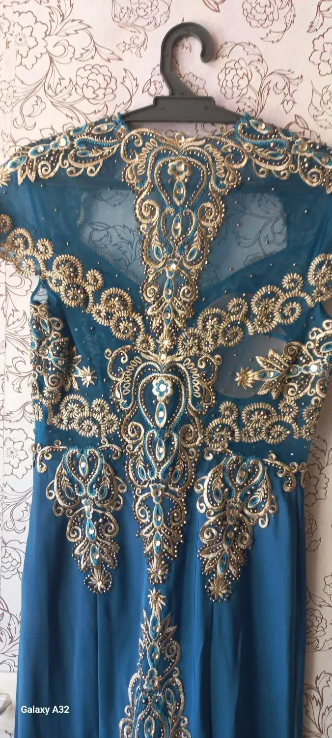 لباس مجلسی|لباس|برخوار, |دیوار