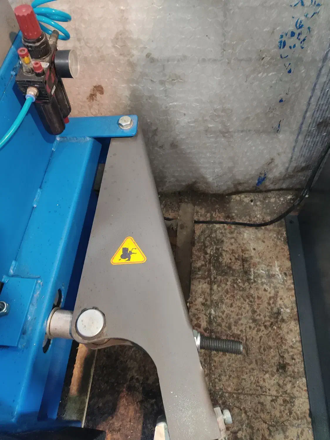 دستگاه بالانس دیجیتال و لاستیک درار|ماشین‌آلات صنعتی|بروجن, |دیوار