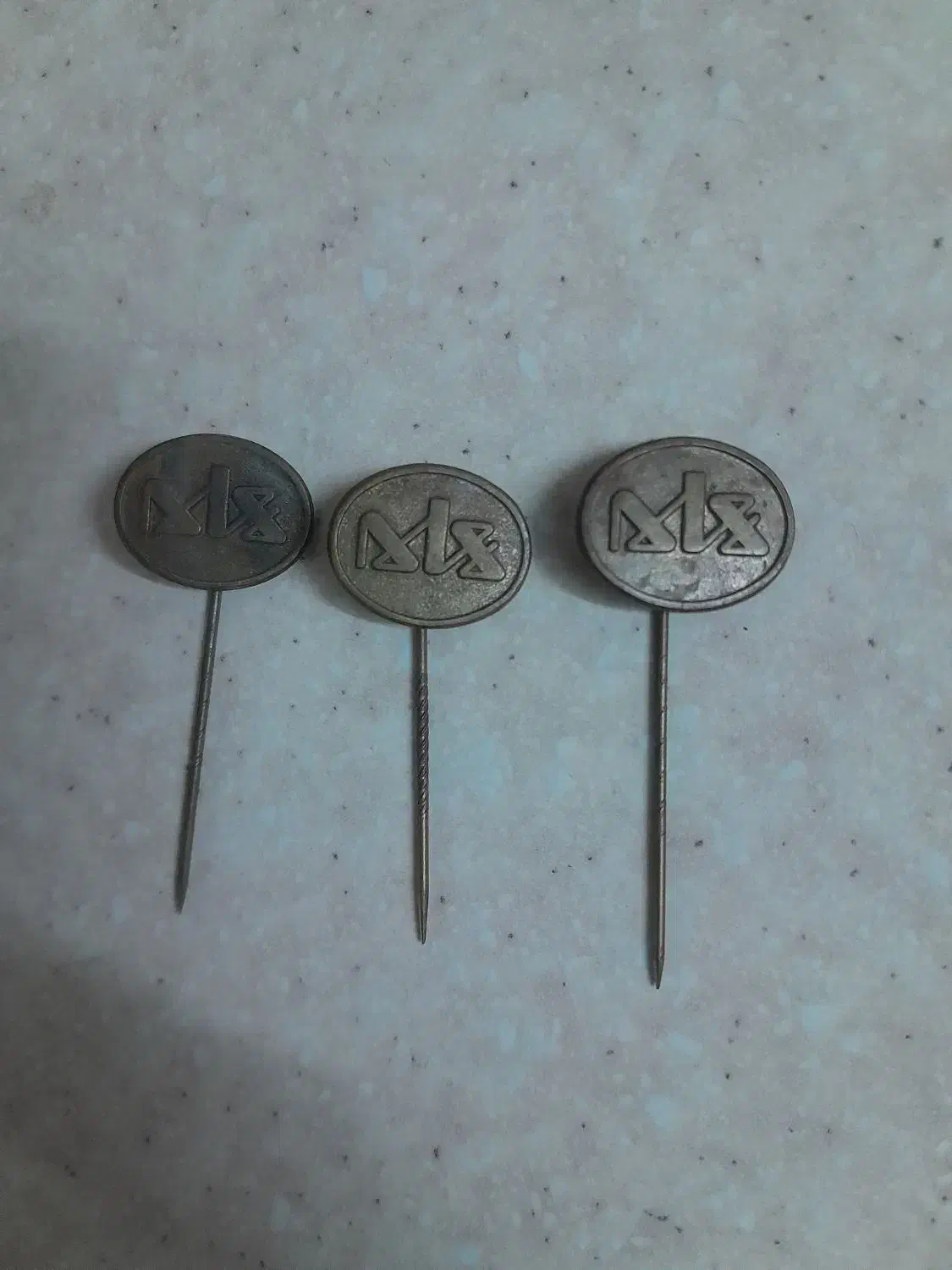 سنجاق سینه معلم پهلوی|جواهرات|یزد, |دیوار