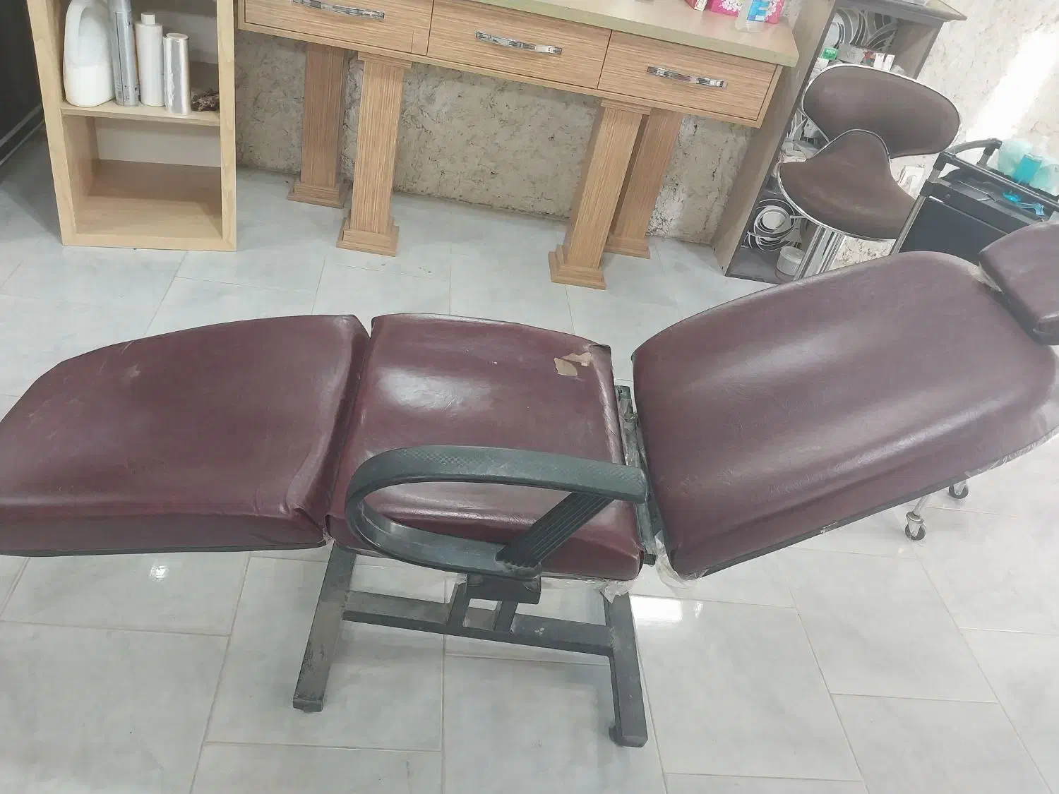 صندلی میکاپ|آرایشگاه و سالن‌های زیبایی|بابلسر, |دیوار