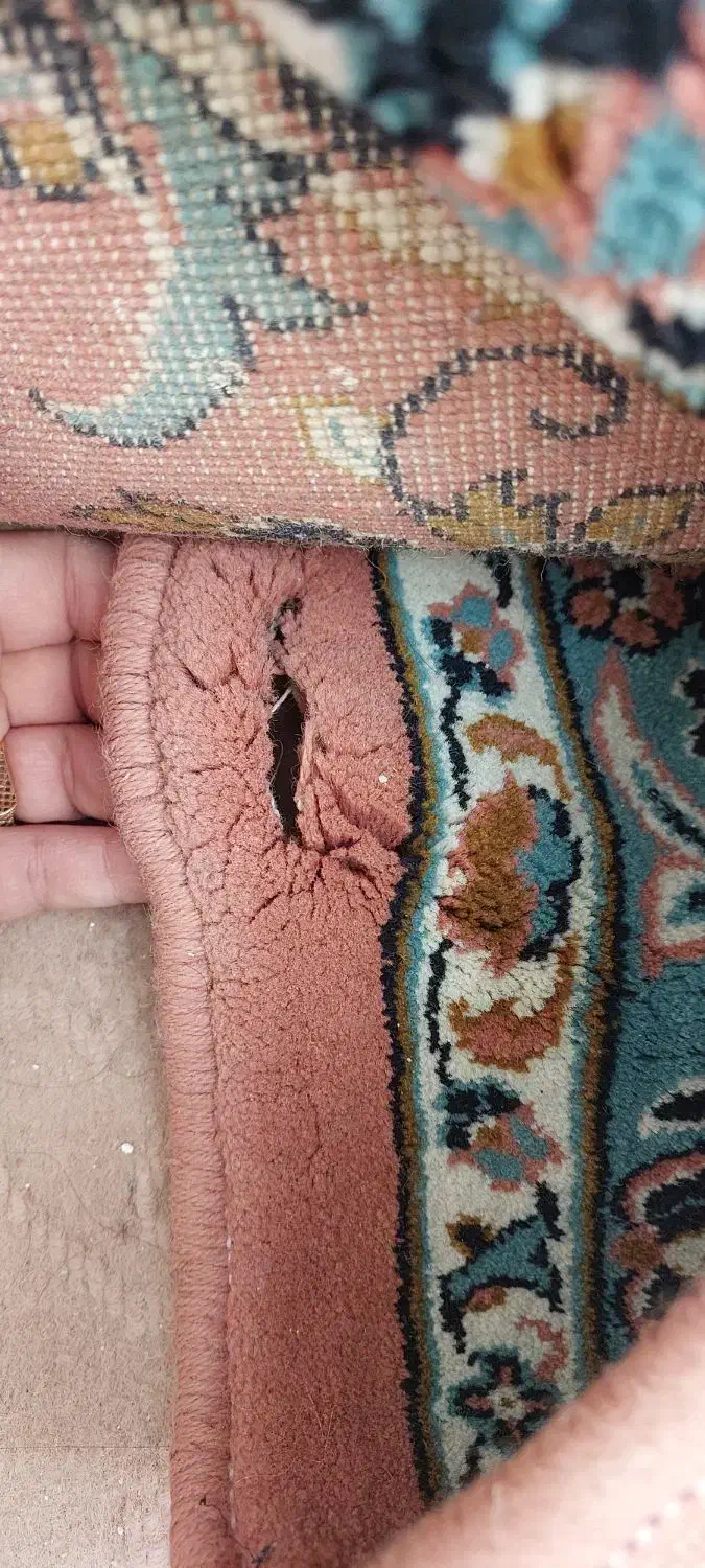 لوستر برنجی و فرش دوازده متری|لوستر و چراغ آویز|گلپایگان, |دیوار