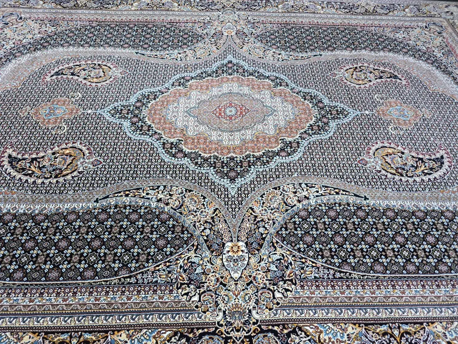 ۴تخته۹متری شاه‌ماهی سرمه‌ای۷۰۰شانه۲۵۵۰تراکم|فرش|مهاباد (آذربایجان غربی), |دیوار