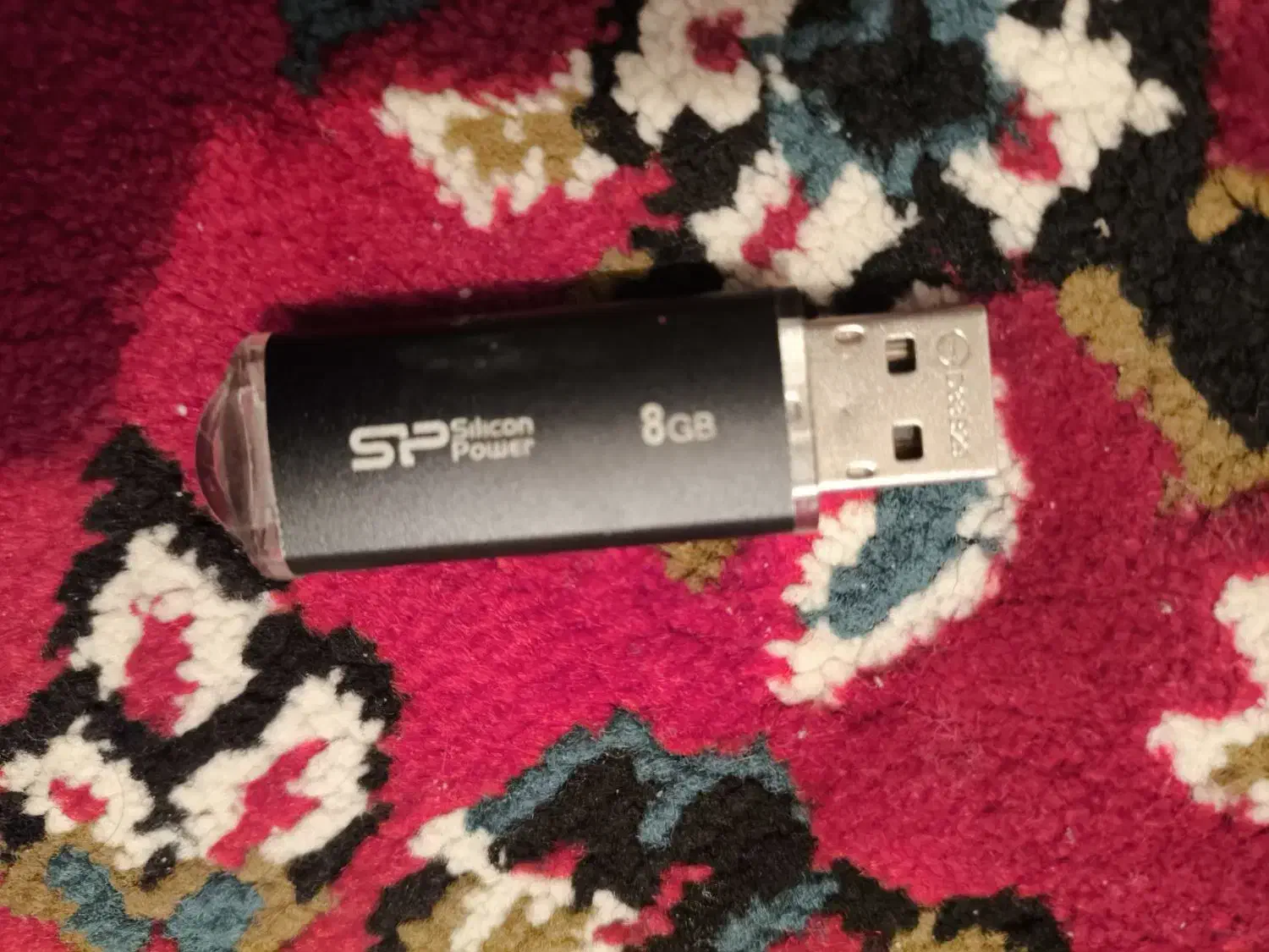 فلش 8گیگابایت سیلیکون پاور|قطعات و لوازم جانبی رایانه|پرند, فاز ۶|دیوار