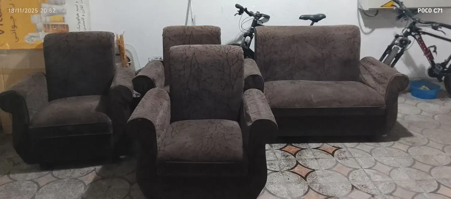 مبل سالم به علت کمبود جا|مبلمان خانگی و میز عسلی|رشت, جهاد|دیوار