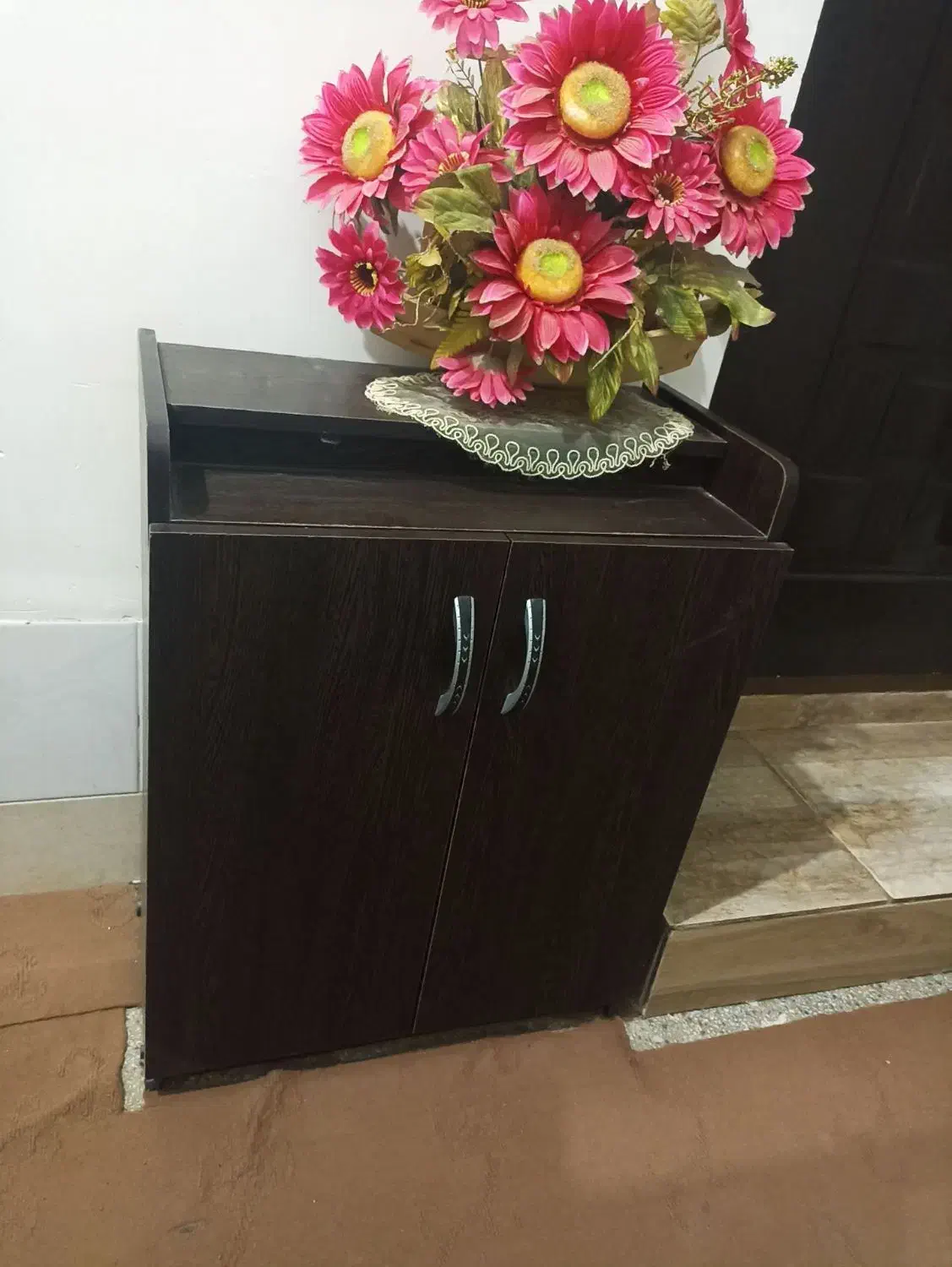 جاکفشی سالم|جاکفشی، کمد، دراور|تربت‌حیدریه, پائین ولایت|دیوار