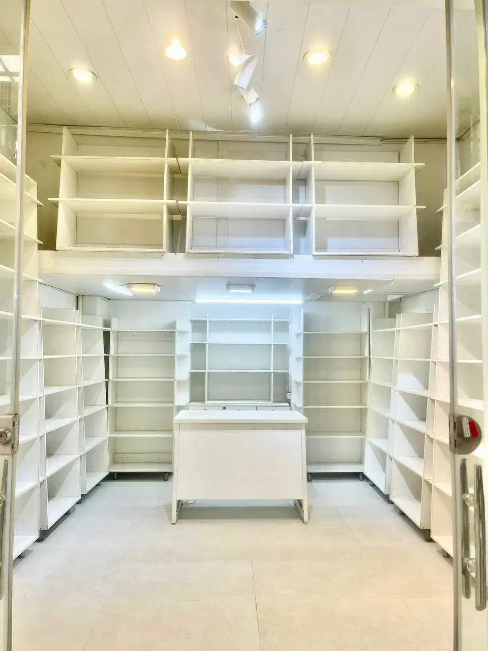 اجاره مغازه آرایشی پاساژ موثقی، بازار بزرگ تهران|اجارهٔ مغازه و غرفه|تهران, بازار|دیوار