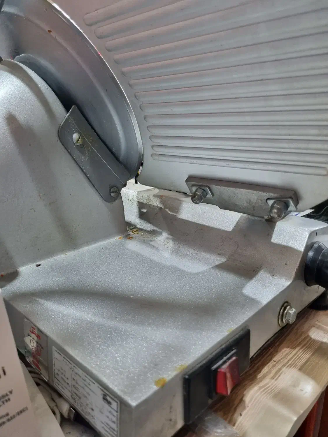 کالباس بر محک|سایر لوازم برقی|بروجن, |دیوار