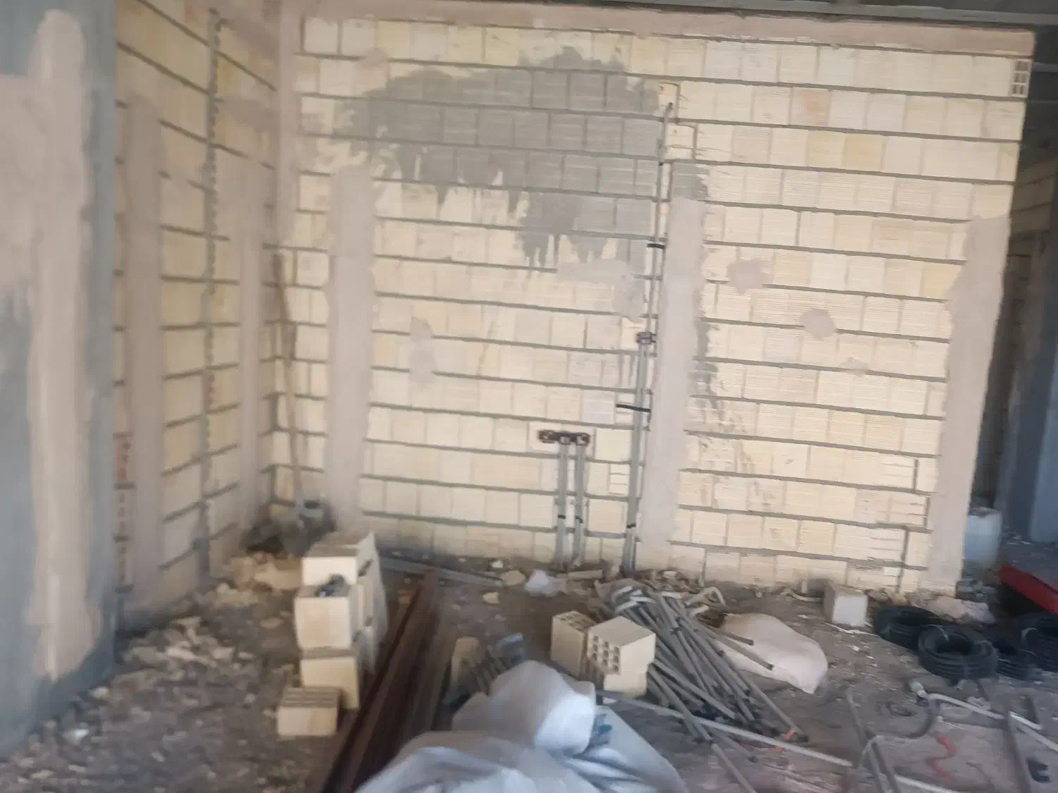 نیرو نیم ماهر تا ماهر برق کار|استخدام معماری، عمران و ساختمانی|شاهینشهر, اقبال لاهوری|دیوار