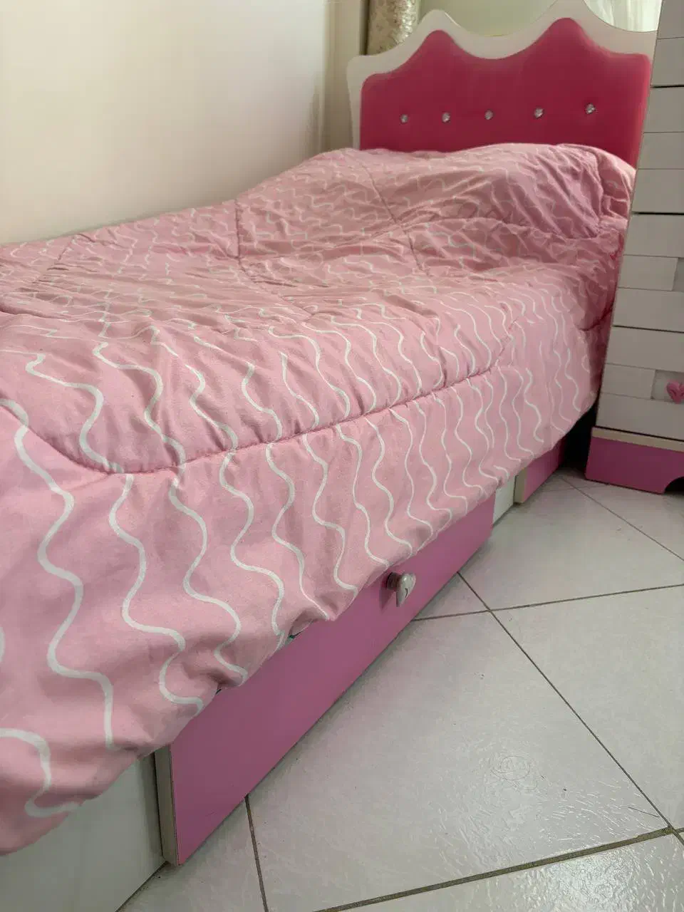 تخت نوجوان به همراه میز آرایشی|تخت و سرویس خواب|تهران, مهران|دیوار