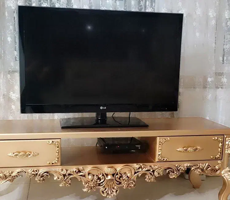 تلویزیون ال جی 42 اینچ و میز تلویزیون|تلویزیون و پروژکتور|مهاباد (آذربایجان غربی), |دیوار