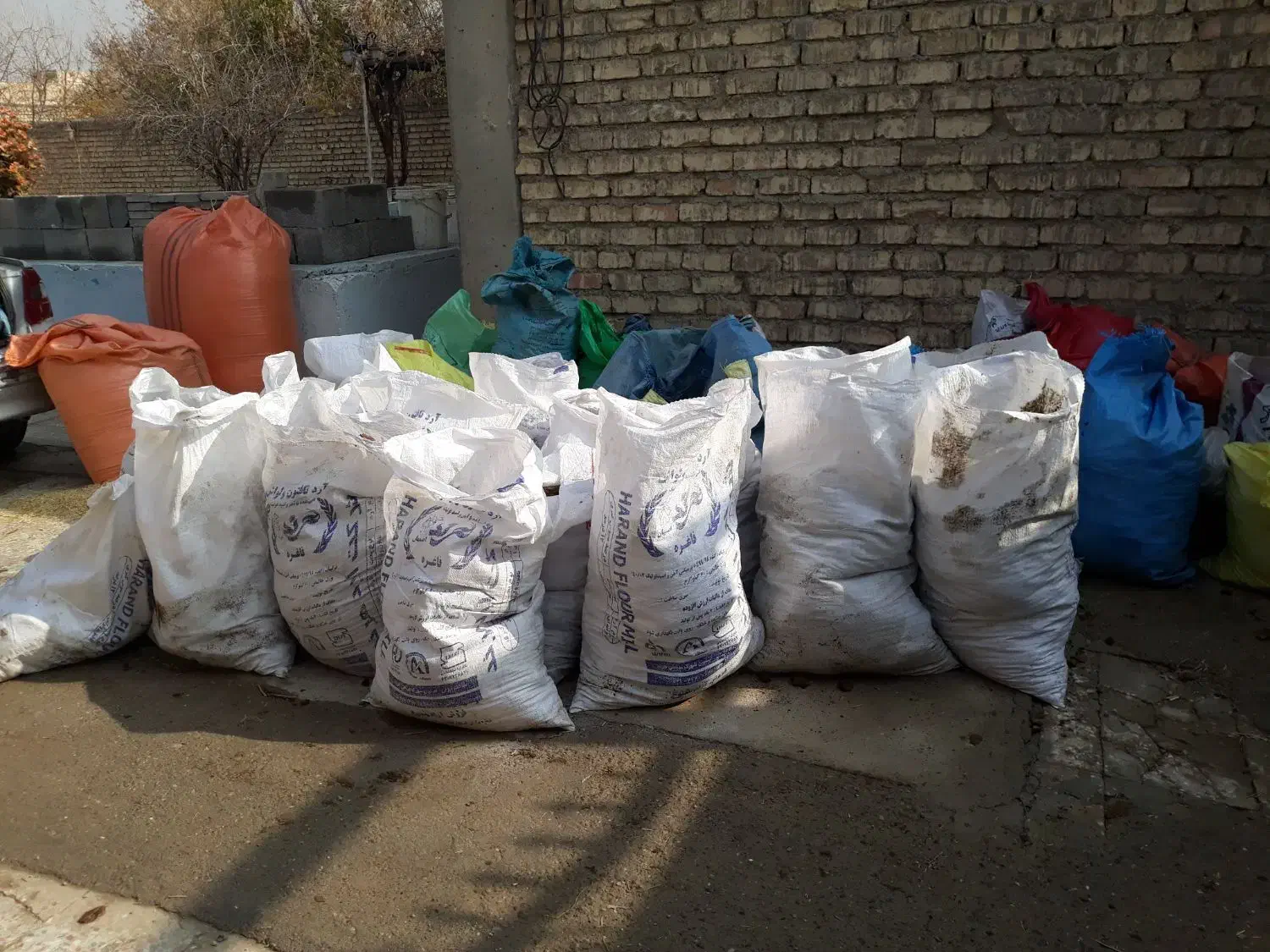 کود گوسفندی اعلا تمیز شده|خدمات باغبانی و درختکاری|اصفهان, کلمه خوران|دیوار