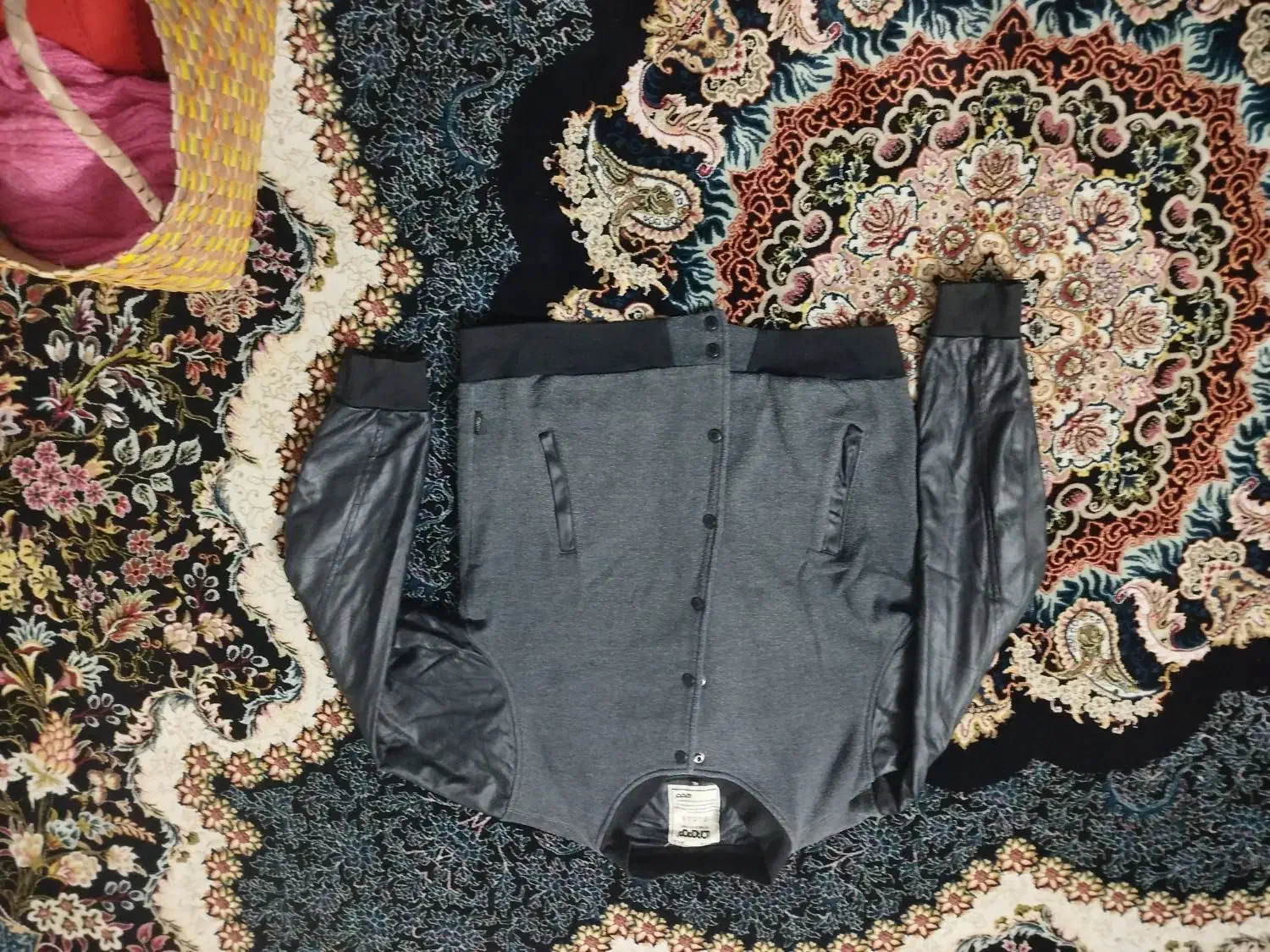 کاپشن|لباس|بیرجند, |دیوار