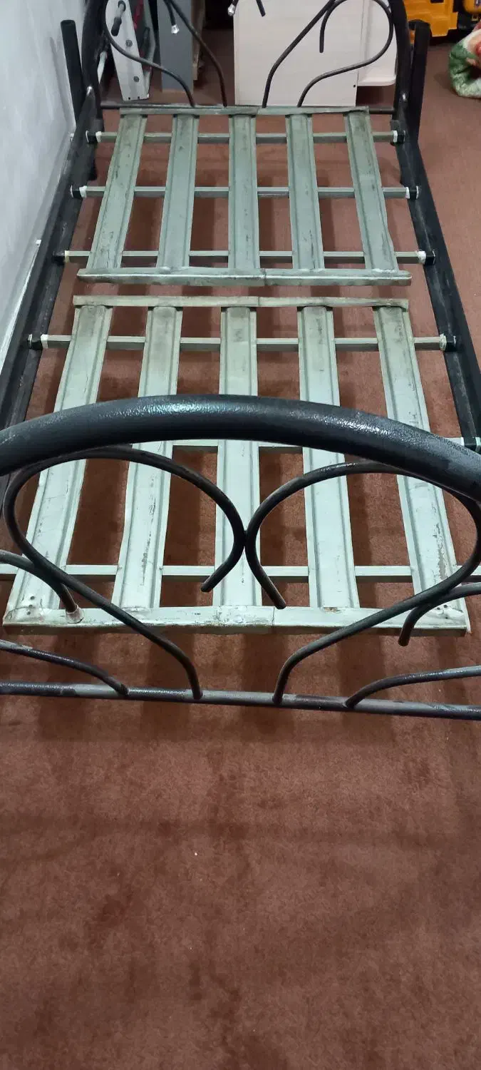 دوتا تخت فلزی یکنفره فلزی|تخت و سرویس خواب|ایلام, |دیوار