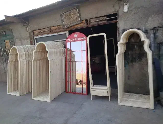 آینه قدی چوبی ساده. دفرمه .پنجره ای. پایه دار|آینه|چهاردانگه (تهران), |دیوار