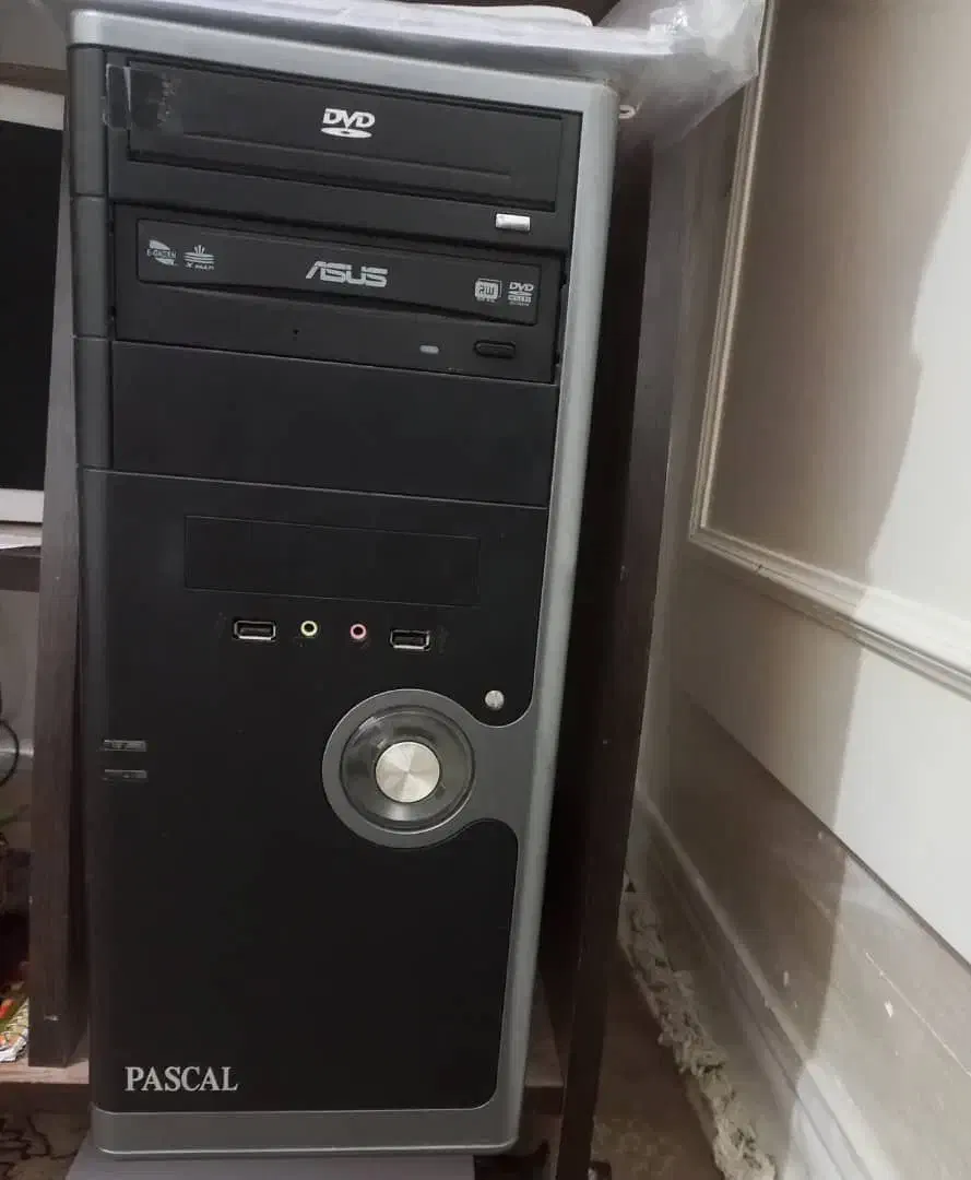 کامپیوتر خانگی|رایانه رومیزی|بروجرد, |دیوار